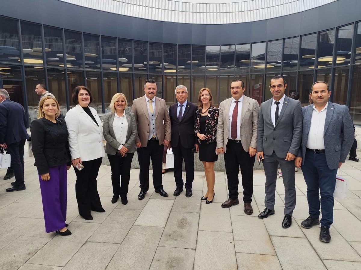 📍Muhtarlar Günü Kahvaltı Programı

MHP Osmangazi İlçe Başkanlığı olarak;
İl Başkan Yardımcımız Sezer Çetincengiz, İlçe Başkanımız Kerim Gürsel Çelebi, İlçe Sekreterimiz Selim Aktaş ve Belediye Meclis Üyemiz Osman Çimen ile birlikte, 19 Ekim Muhtarlar Günü dolayısıyla Osmangazi
