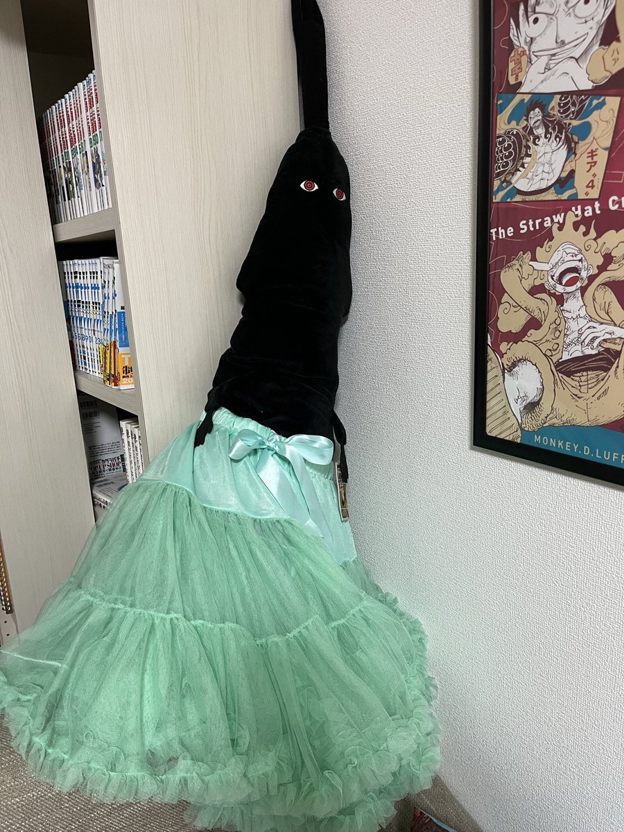 スイーツドレスをずっと着させられていたイム様
今日やっと来客者に触れて貰えたので脱がせてあげます👏笑