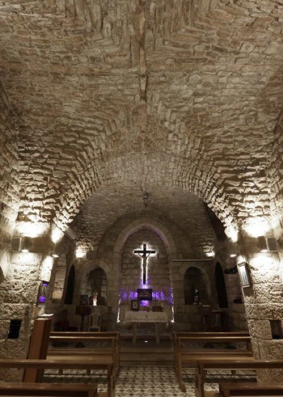 ✟ كنيسة القدّيس شلّيطا (أرتايموس) للموارنة - كفرحباب - كسروان 

Maronite Church of St Challita (Artemius) - Kfar Hbab - Keserwan

تقع في منطقة كفرحباب (غزير) ويعود الفضل في بناءها إلى الأبّ فرنسيس جعارة الغزيريّ الأنطوني سنة 1848

#مار_شليطا #كفرحباب #غزير #كسروان #بيروت #لبنان