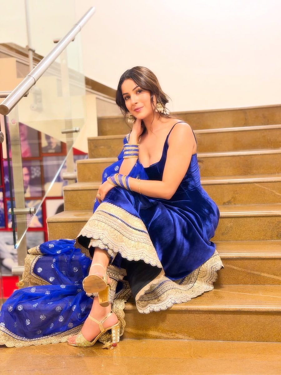 filmfare's tweet image. #ShehnaazGill sets festive fashion goals this #Diwali, looking pretty in a blue ensemble. 💙

#Celebs #Diwali2025