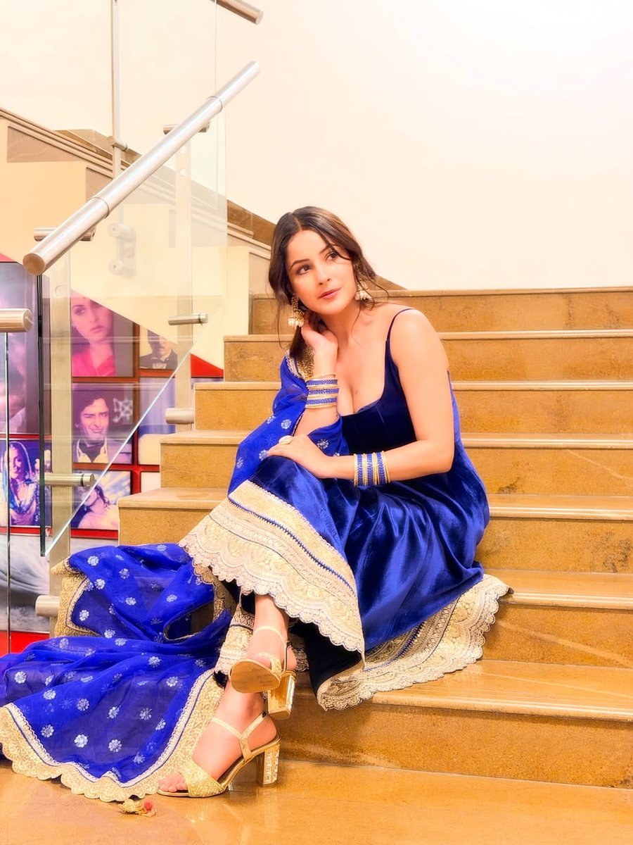 filmfare's tweet image. #ShehnaazGill sets festive fashion goals this #Diwali, looking pretty in a blue ensemble. 💙

#Celebs #Diwali2025