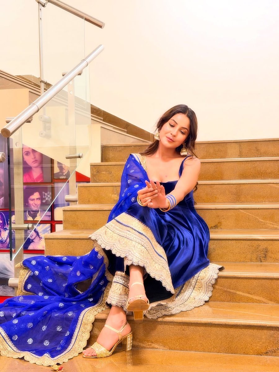 filmfare's tweet image. #ShehnaazGill sets festive fashion goals this #Diwali, looking pretty in a blue ensemble. 💙

#Celebs #Diwali2025