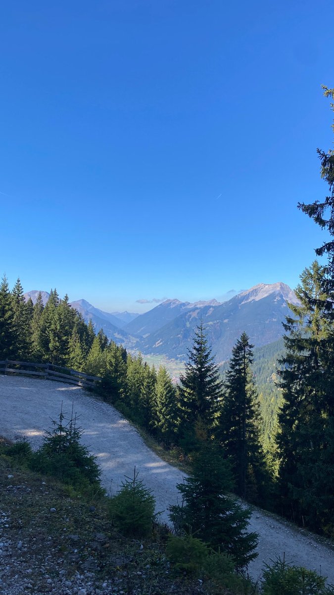 Free day in autumn is automatically a hiking day. Ehrwald today, Tiroler Zugspitze.