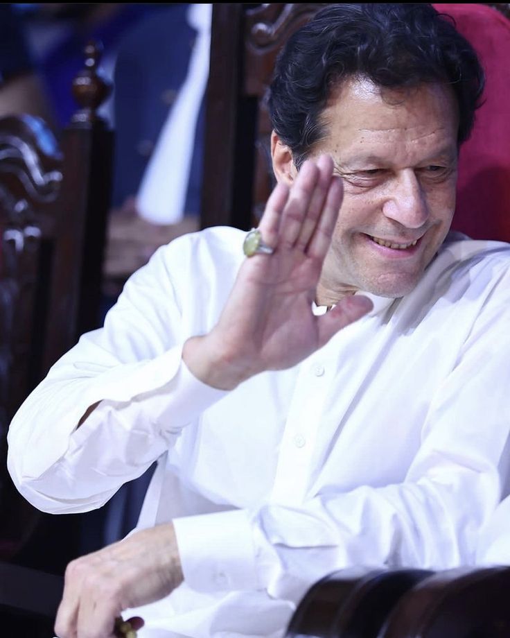 مثل پروانہ نہیں کچھ زر و مال اپنے پاس
ہم فقط تم پہ فدا کرنے کو جاں رکھتے ہیں۔

#مشن_عمران_خان_کی_رہائی
<a href="/PTIofficial/">PTI</a> <a href="/InsafPK/">Tehreek-e-Insaf</a>