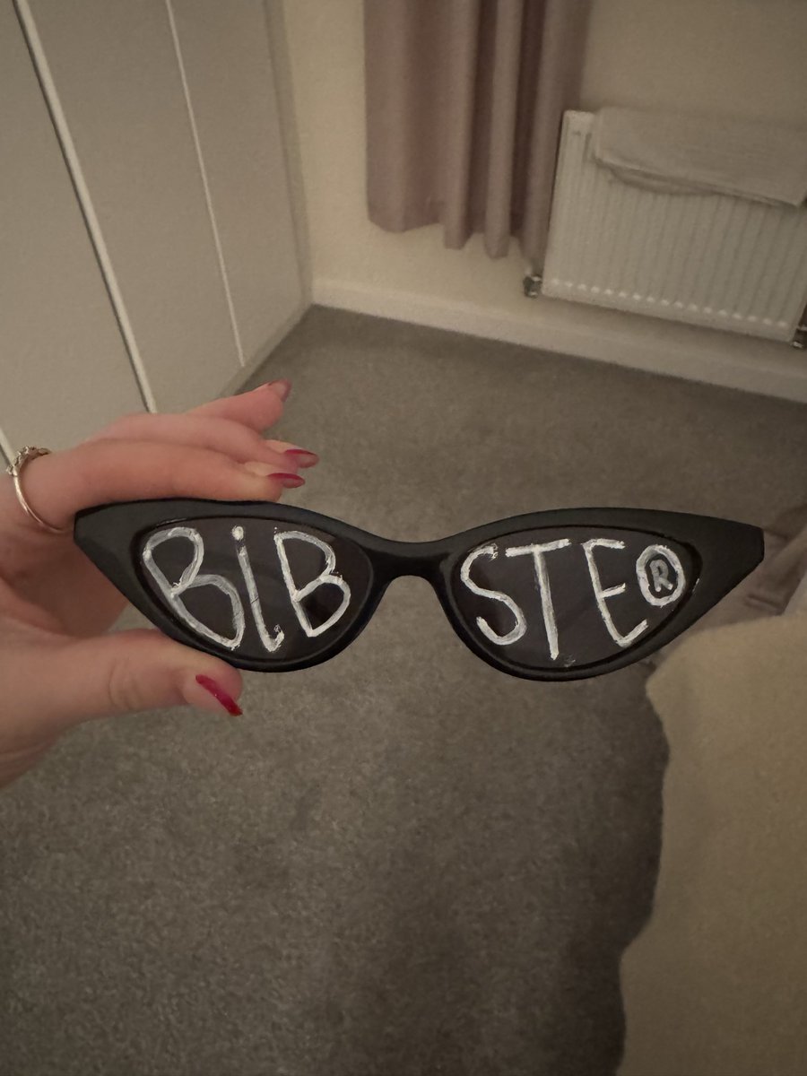 maddiebibbyx's tweet photo. so i just created these. #inhalerdublin https://t.co/5IVjcyrxwd