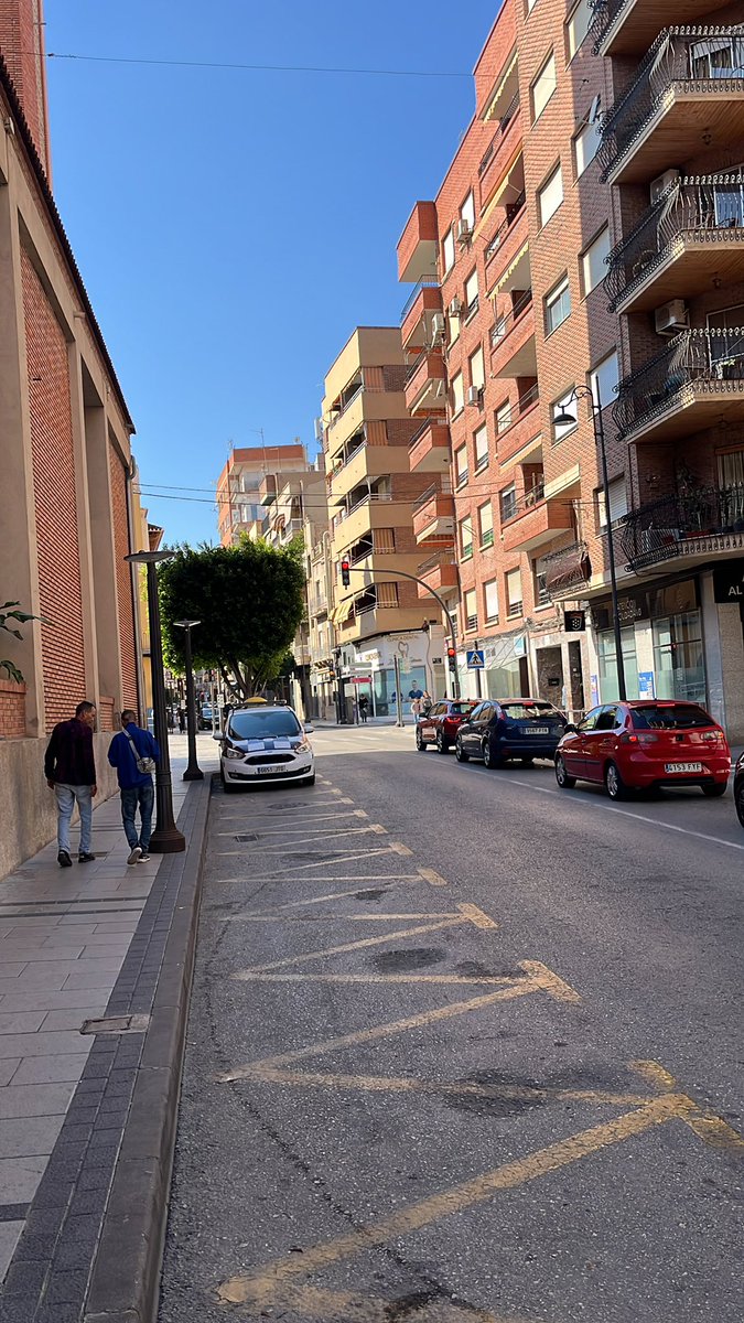 ¿Pasará algún día el 44 por la iglesia De San Pedro? ¿O tendré que llamar a <a href="/AveAlcaparra/">Ave Alcaparra</a> ? Vengo andando desde Murcia por toda la orilla del río y no quiero tener que hacer otros 12 km jeje