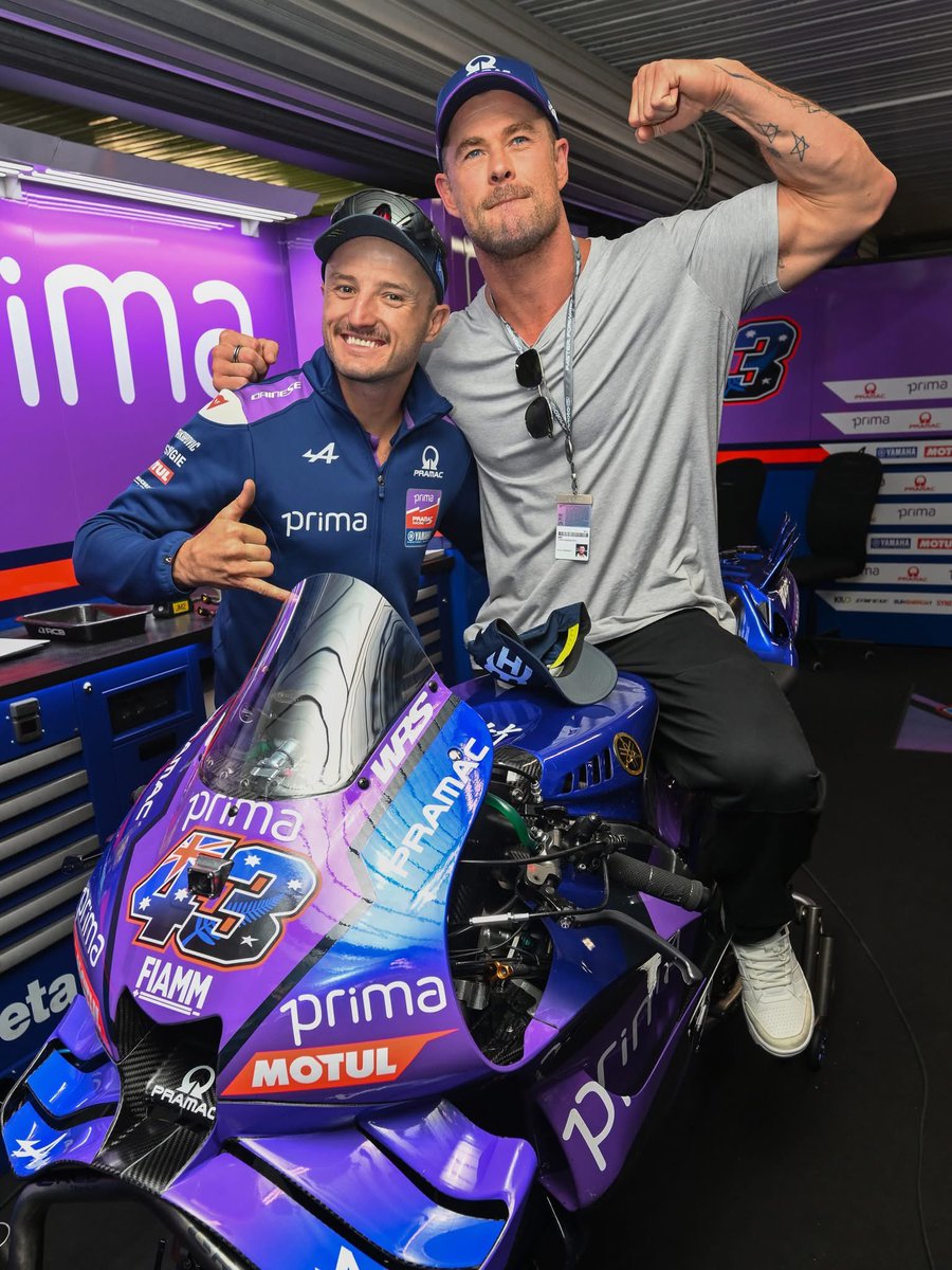 Dtanex's tweet photo. #skmotogp @SrdjanErceg Tu je i Kris https://t.co/lcitYf5qcz