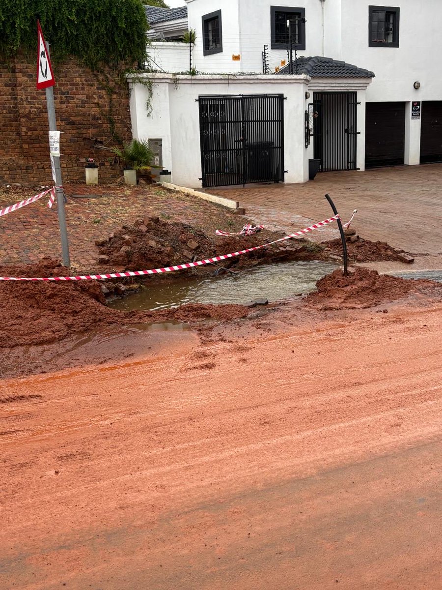 TamColeman's tweet photo. @CityTshwane we have been without water since 19;00 yesterday. This is how you leave the mess? 
Ref number is 6001298485 https://t.co/FtdVzLBAwq