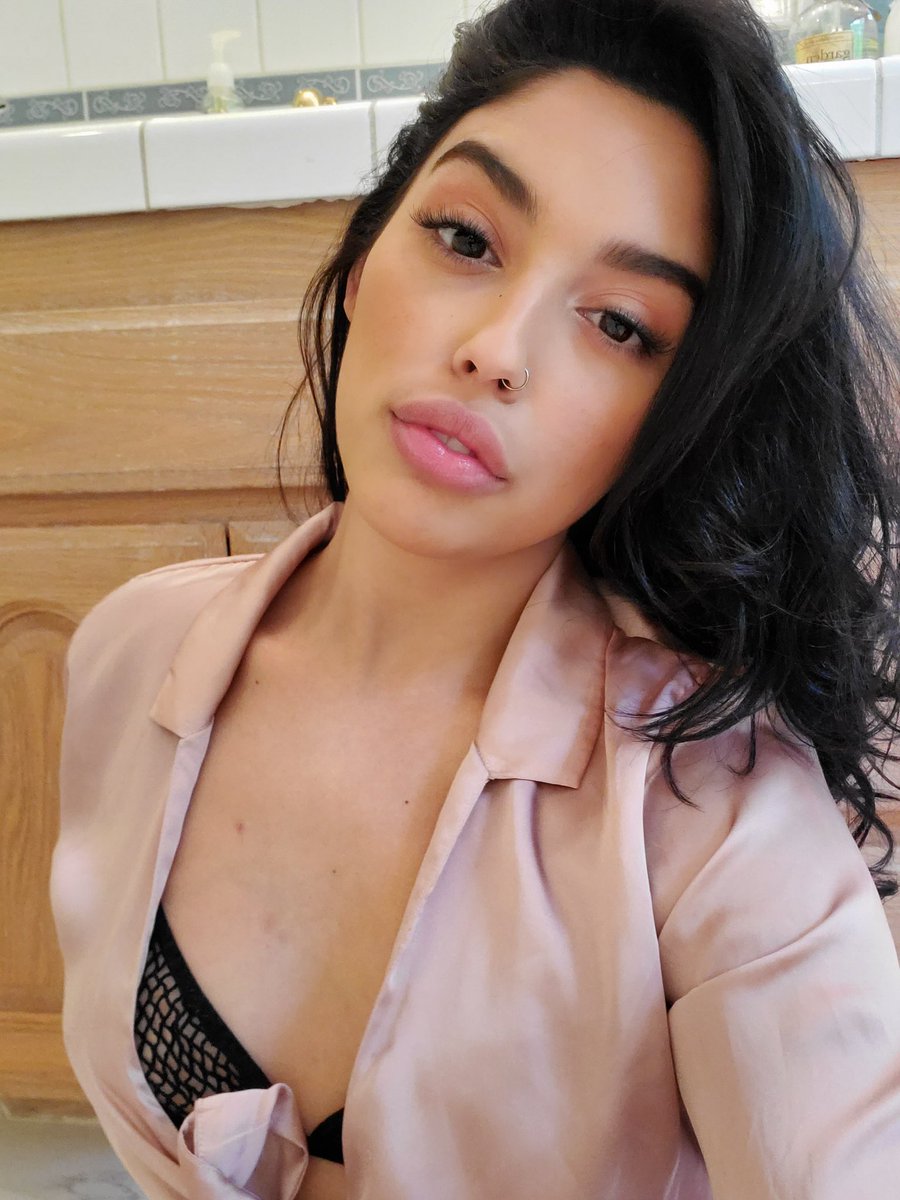 AmandaTurner355's tweet photo. @ava_cherrry Anyone here looking for casual fun 

Follow me so we talk https://t.co/q2PRMCnWla