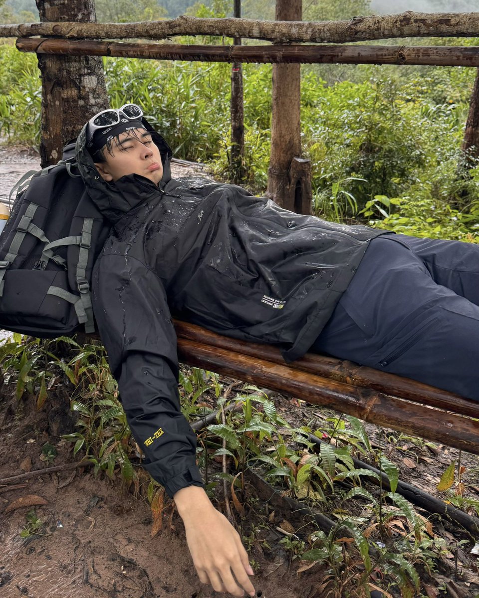 folkswagenolo's tweet image. หนีไปขึ้นเขามา 😳