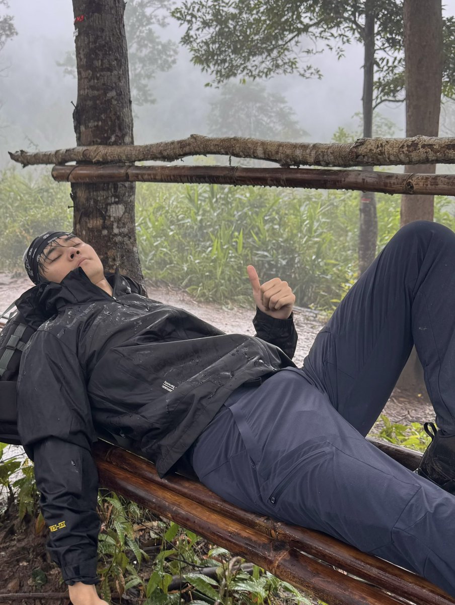 folkswagenolo's tweet image. หนีไปขึ้นเขามา 😳