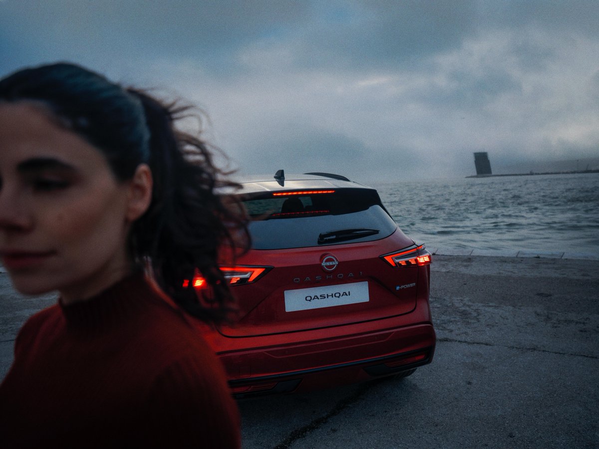 NissanTurkiye's tweet image. Sürüş keyfi detaylarda saklı.
Dinamik dış tasarımıyla Nissan Qashqai, tarzını yola taşıyor. 😎

#Nissan #Qashqai #ePOWER #AlışılmışaMeydanOku #SUVninÖncüsü