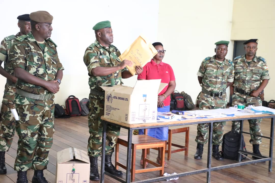 LeRenouveauBdi's tweet image. La @fdnbbi a officiellement lancé, ce samedi 18 octobre 2025, un test de recrutement intellectuel destiné aux candidats souhaitant s&apos;engager dans l&apos;armée. A @Bujaprov2025, les activités se sont déroulées dans les locaux de l&apos;#ISCAM.