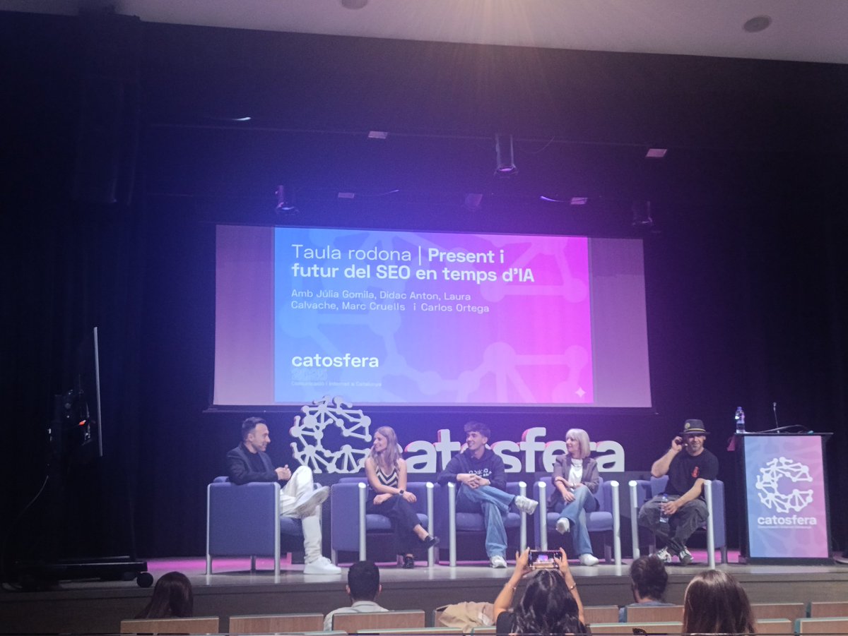 Ya por último la mesa redonda sobre presente i futuro del seo en tiempos día IA #seodaygirona