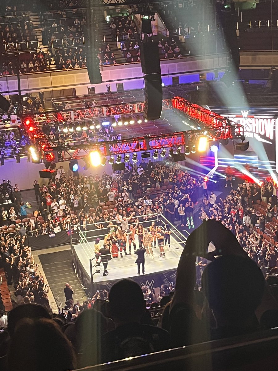 #WWESuperShowJapan

行間を演出する
それがプロレス。
そんな気がした。