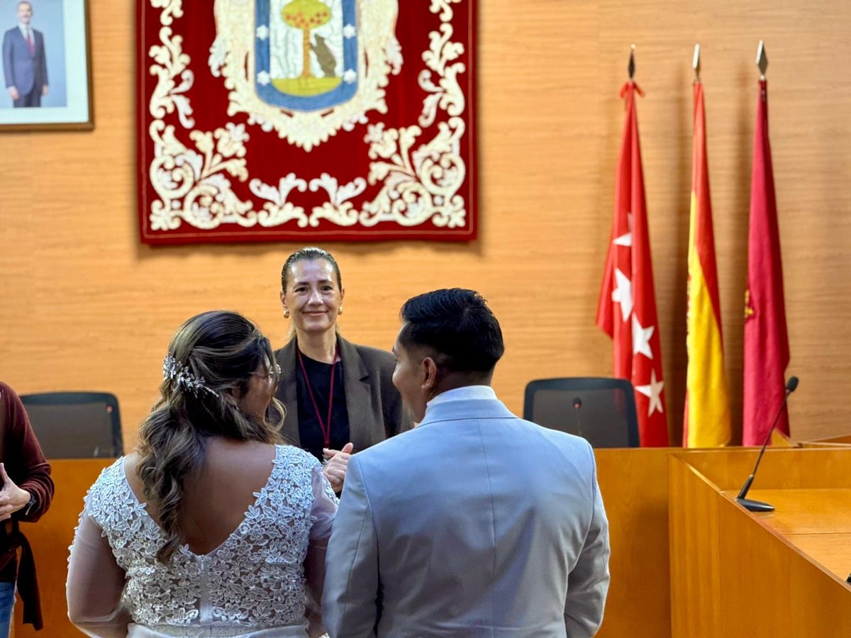 _EstradaYolanda's tweet image. “Amar significa no tener que decir nunca lo siento.” - Love Story (1970)

Un día más, celebramos el amor en #Chamartín .

Chamartín, un distrito para vivirLO.
#ChamartínVivo #bodas #amor #SábadoDeBodas