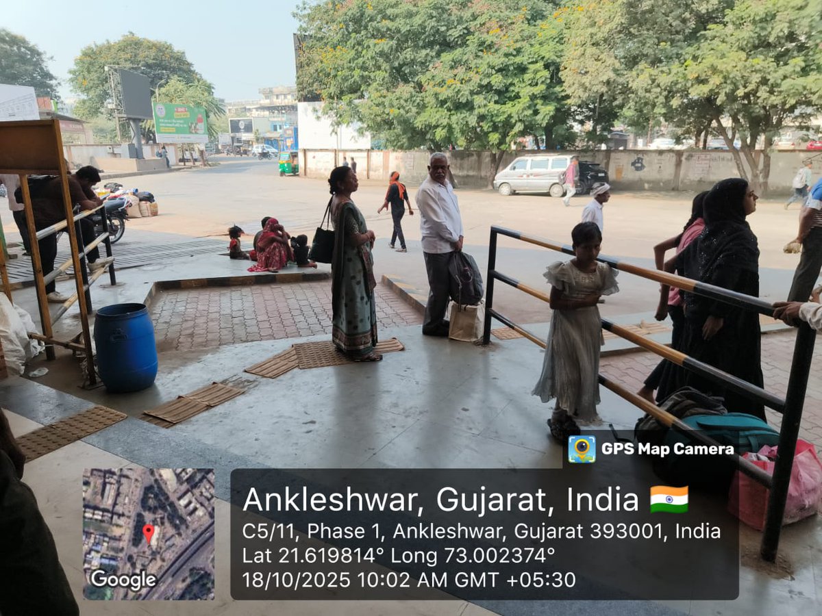 dmankleshwar's tweet photo. આજ રોજ "સ્વચ્છતા હી સેવા 2025" અંતર્ગત અંકલેશ્વર જીઆઇડીસી બસ સ્ટેશન ખાતે પાર્કિંગ એરીયા,પ્લેટફોર્મ એરીયા તથા જાહેર શૌચાલય ની સફાઈ કરવામાં આવી #SHS2025
#Swachhotsav https://t.co/OXa8QwC9zl