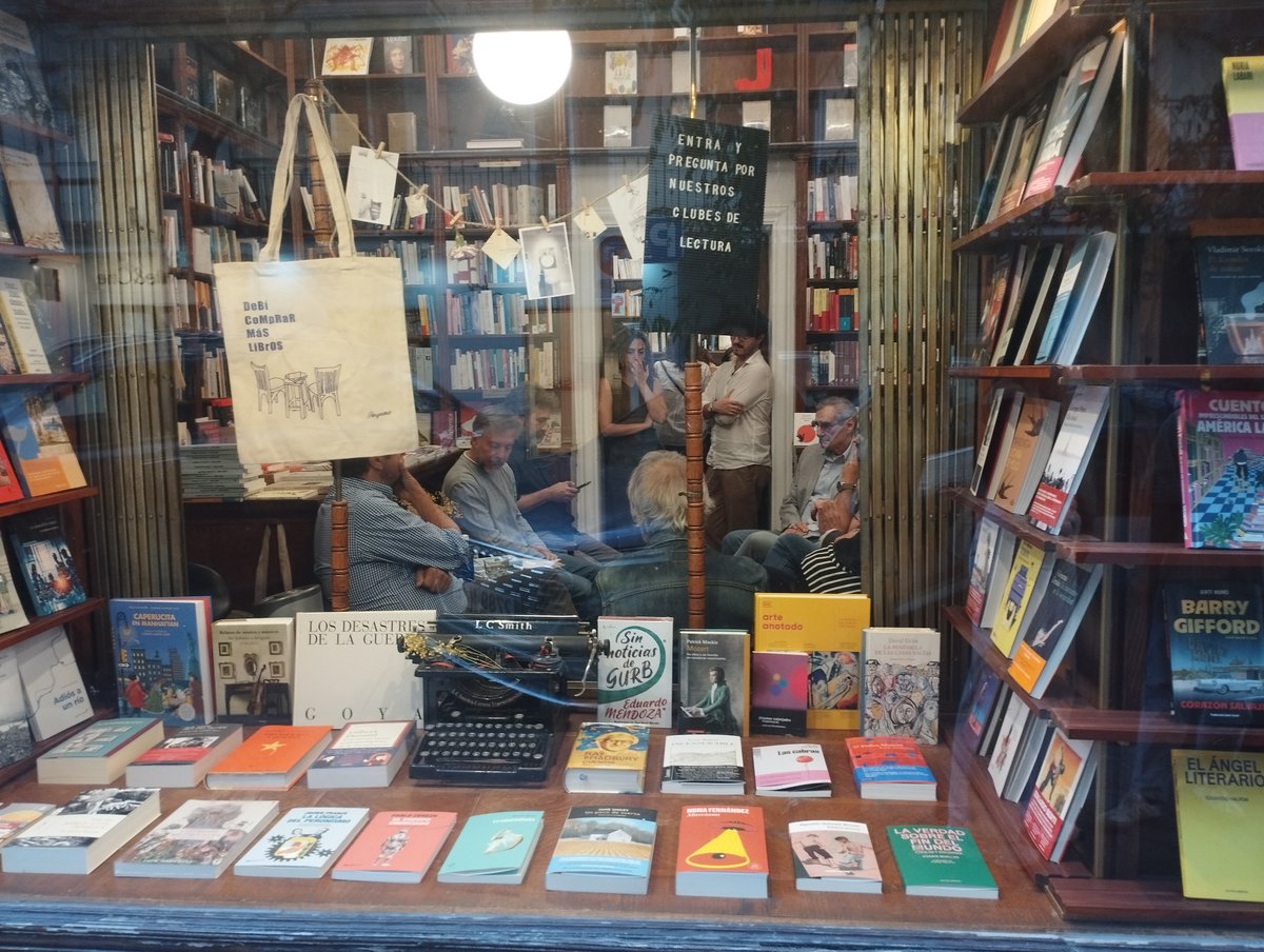 Inmensamente agradecido a toda la gente que vino ayer a la presentación del libro. Me han regalado un momento muy feliz.

Gracias a <a href="/sangerchu/">Santiago Gerchunoff</a> y a Ignacio Sánchez-Cuenca por sus comentarios.

A <a href="/sigloxxiesp/">Siglo XXI España</a> por la organización y a Pablo Cerezo de <a href="/Pergamo_Lib/">Pérgamo</a>  por acogernos.