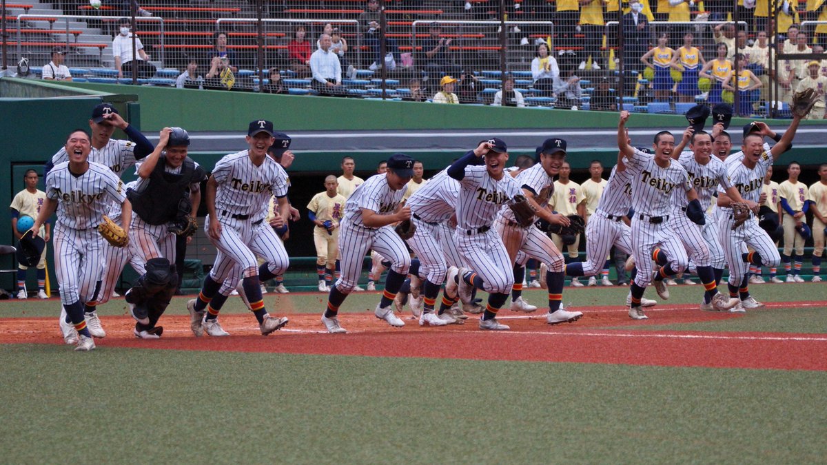 【高校野球】18日の北信越準決勝の結果
①日本文理７－６敦賀気比
②帝京長岡２－１星稜
→日本文理、帝京長岡が来春選抜へ前進

＜あす19日の決勝＠富山市民＞
10:00 日本文理×帝京長岡
→153回の歴史を持つ北信越大会で秋春通じて初めての新潟県勢同士による頂上決戦＝勝った方が11月の神宮大会出場