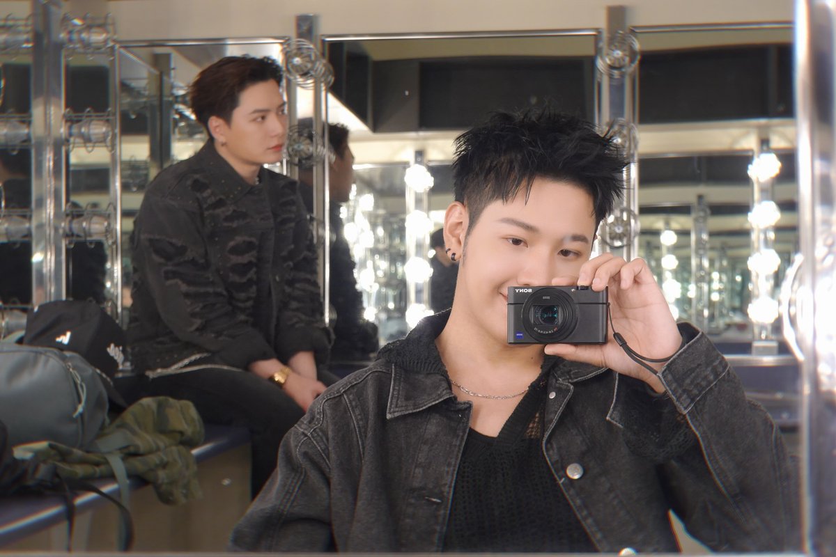 una_2S's tweet image. 隠し撮り風にこっそりと気の抜けたかわいい瞬間を、ちょっと歩みを止めて後ろから声かけ振り返った瞬間…とか、こんなショット撮れるような関係って…さ…（皆まで言うな…🤦🏻💕）
IG:__singto #คริสสิงโต
🔗x.gd/HLzut