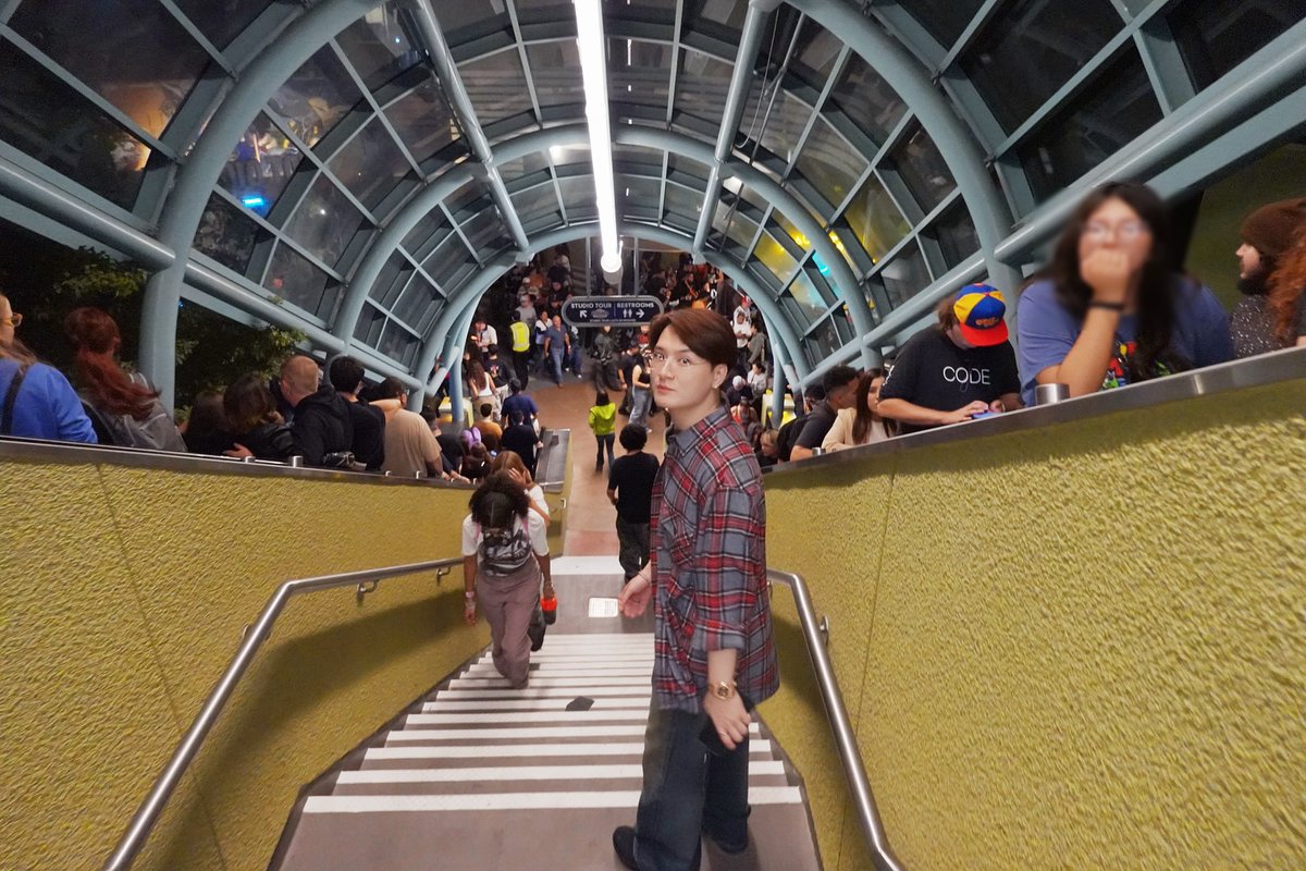 una_2S's tweet image. 隠し撮り風にこっそりと気の抜けたかわいい瞬間を、ちょっと歩みを止めて後ろから声かけ振り返った瞬間…とか、こんなショット撮れるような関係って…さ…（皆まで言うな…🤦🏻💕）
IG:__singto #คริสสิงโต
🔗x.gd/HLzut