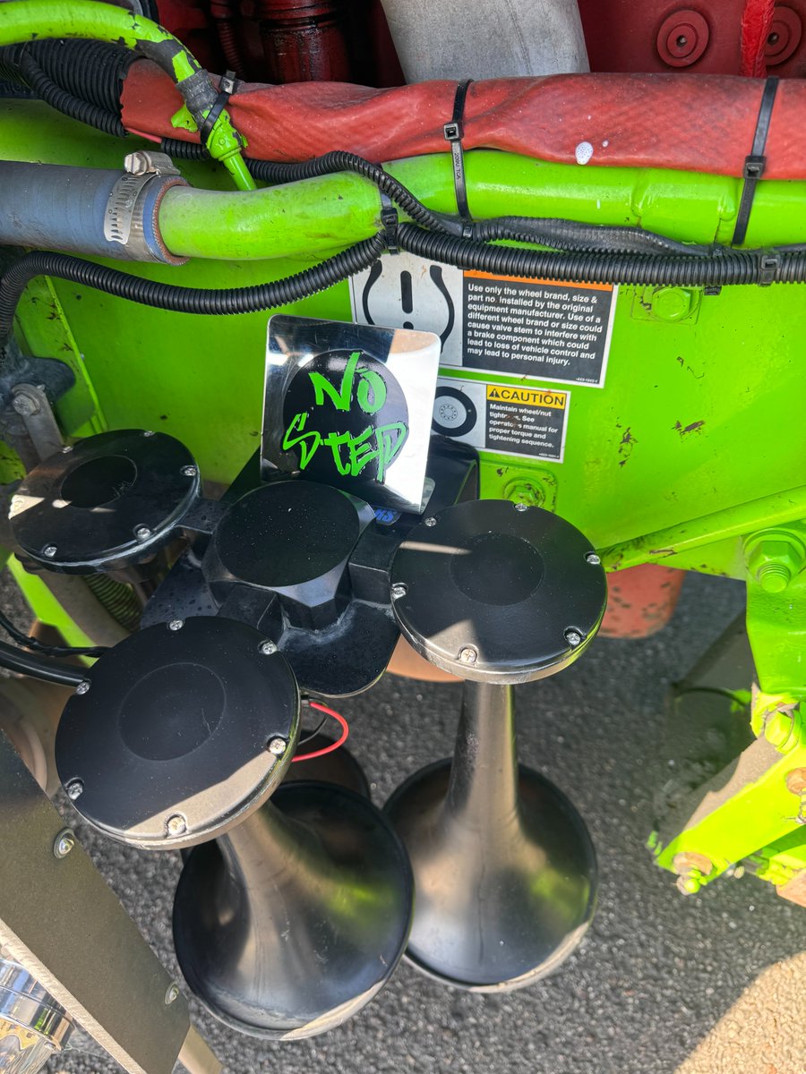 Hornblasters tweet media