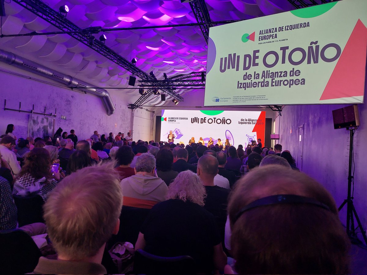 Julio_Rodr_'s tweet image. Seguimos en la Uni de Otoño de @PODEMOS
Claro que hay &quot;poderes más allá de la democracia&quot;. 
&quot;¿cómo hacerles frente?&quot;
&quot;Con agallas políticas&quot;.
&quot;El silencio es complicidad&quot;.