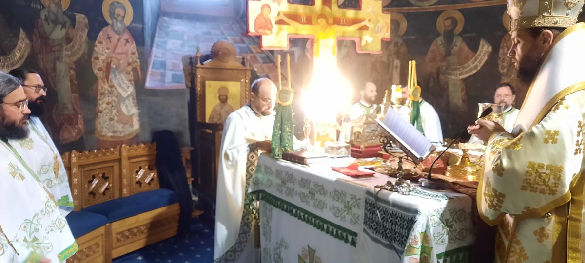 AnTeofil's tweet photo. Moment of HOLY GRACE at the ordination of a new priest in the Archbishopric Cathedral of Roman 🙏 https://t.co/k0y70xMs53