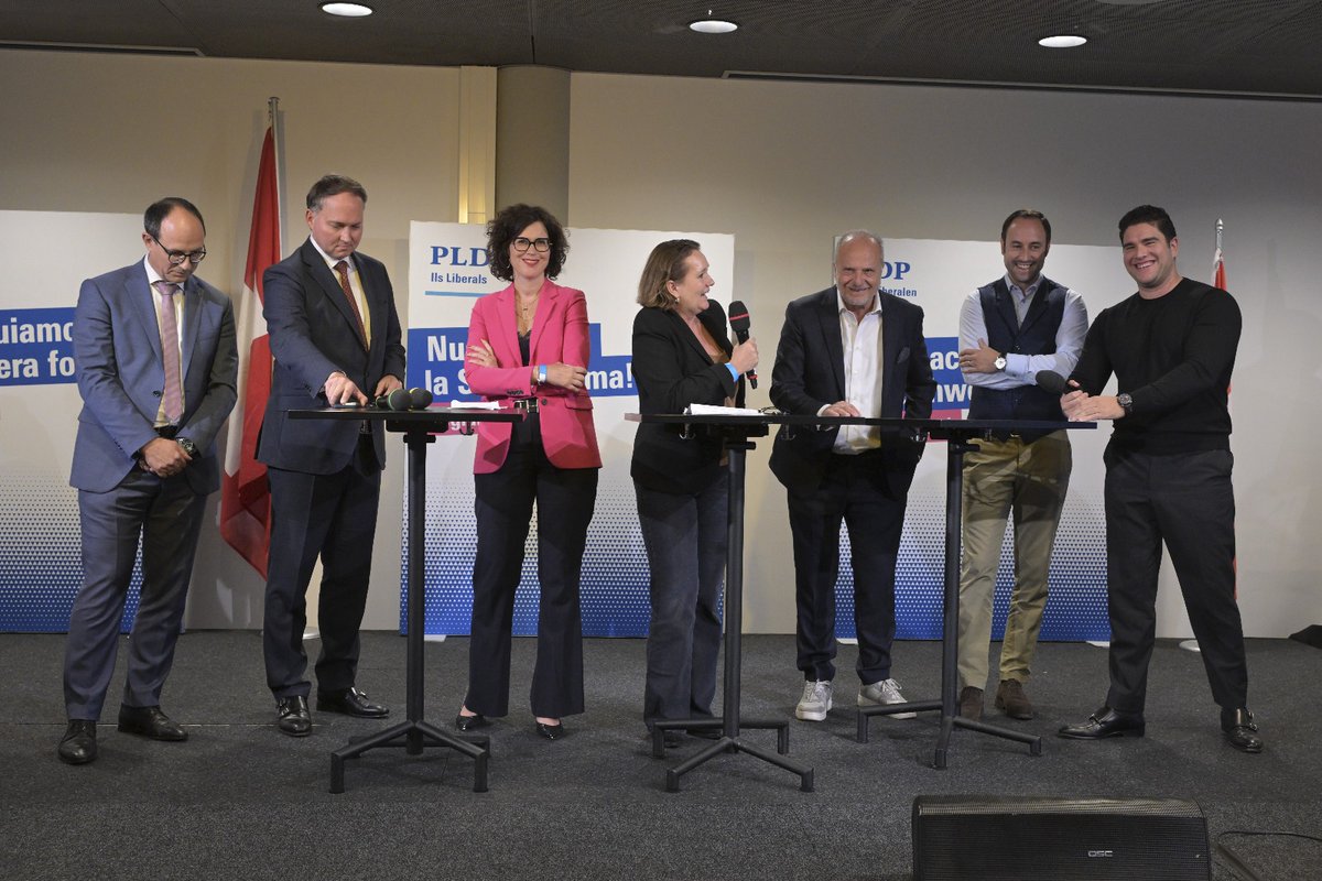 📣 Première décision de la journée : « Le PLR doit-il soutenir dans son principe les nouveaux accords négociés par le Conseil fédéral avec l'UE ? »   

Vote de l'Assemblée des délégués : ✅ par 330 OUI, 104 NON et 9 absentions.  

#ADPLR