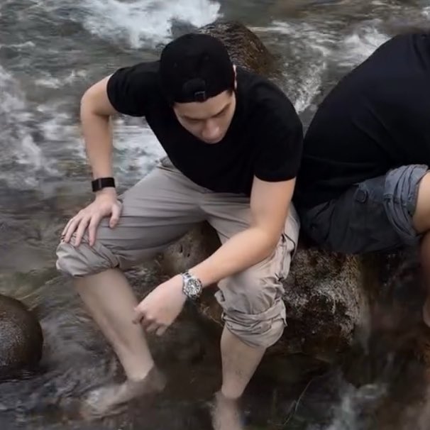 โทดนะ แต่ไบเบิ้ลขาขาวมากกกกก😂 ขาวแบบ ขาวสะดุดตาชั้นสุดๆ
