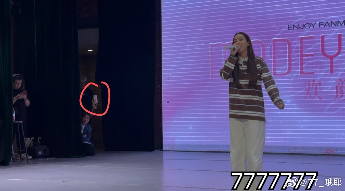 joyjune_'s tweet photo. june recorded jong while she was doing rehearsal
#Junenannirin #EnjoyJune https://t.co/1IghNwQyfU