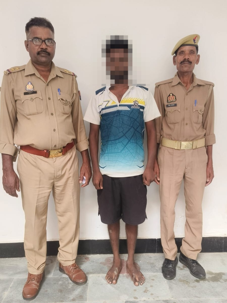 Chandauli Police (@chandaulipolice) on Twitter photo #SP_Cdi <a href="/langeh_ips/">Aditya Langeh IPS</a> के निर्देशन में थाना कंदवा पुलिस टीम द्वारा चेकिंग के दौरान पिकअप वाहन में क्रूरतापूर्वक लादकर वध हेतु बिहार ले जा रहे 09 राशि गोवंश को बरामद कर 01 अभियुक्त को किया गया गिरफ्तार।
facebook.com/sp.chandauli/p… #SP_Cdi <a href="/langeh_ips/">Aditya Langeh IPS</a> के निर्देशन में थाना कंदवा पुलिस टीम द्वारा चेकिंग के दौरान पिकअप वाहन में क्रूरतापूर्वक लादकर वध हेतु बिहार ले जा रहे 09 राशि गोवंश को बरामद कर 01 अभियुक्त को किया गया गिरफ्तार।
facebook.com/sp.chandauli/p…