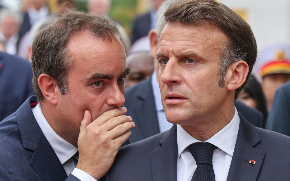 Crispine_Boudin's tweet photo. Standard &amp; Poor’s a revu la note de la France de AA- à A +
C'est une autre bonne nouvelle et un encouragement donné au nouveau gouvernement de Sébastien Lecornu, la France d'Emmanuel Macron progresse et va de l'avant
#TousAvecMacron https://t.co/GK2d3q7x5K