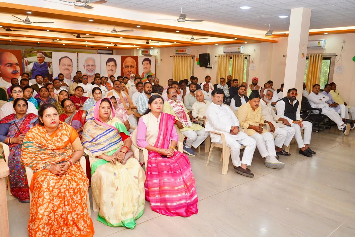 Bgautammpbjp's tweet image. आज जिला भाजपा कार्यालय, सतना में राष्ट्र की एकता और अखंडता के प्रतीक, लौह पुरुष भारत रत्न सरदार वल्लभभाई पटेल जी की आगामी 150वीं जयंती (31 अक्टूबर) के उपलक्ष्य में आयोजित एकता मार्च’ की तैयारी बैठक में सहभागिता की।
@rshuklabjp @HitanandSharma
#SardarPatel150
#RunForUnity