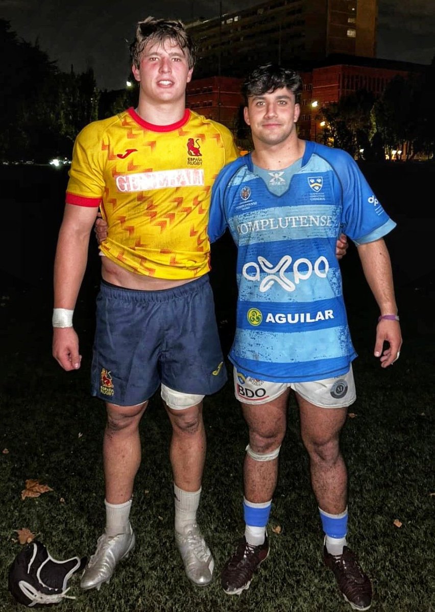 CampoCharlie's tweet image. Formados en la cantera de @VigoRugbyClub y @RugbyGalicia  Santi Lopez de Stade Nicois y Mauro del Campo de #cisneros ayer en el campo de #paraninfo tras un partido 
@ferugby #M18 🆚️ @Cisneros_Rugby #M20
#osimparables
#misniñossehacenmayores
#leonesm18 
#rugbyespañol