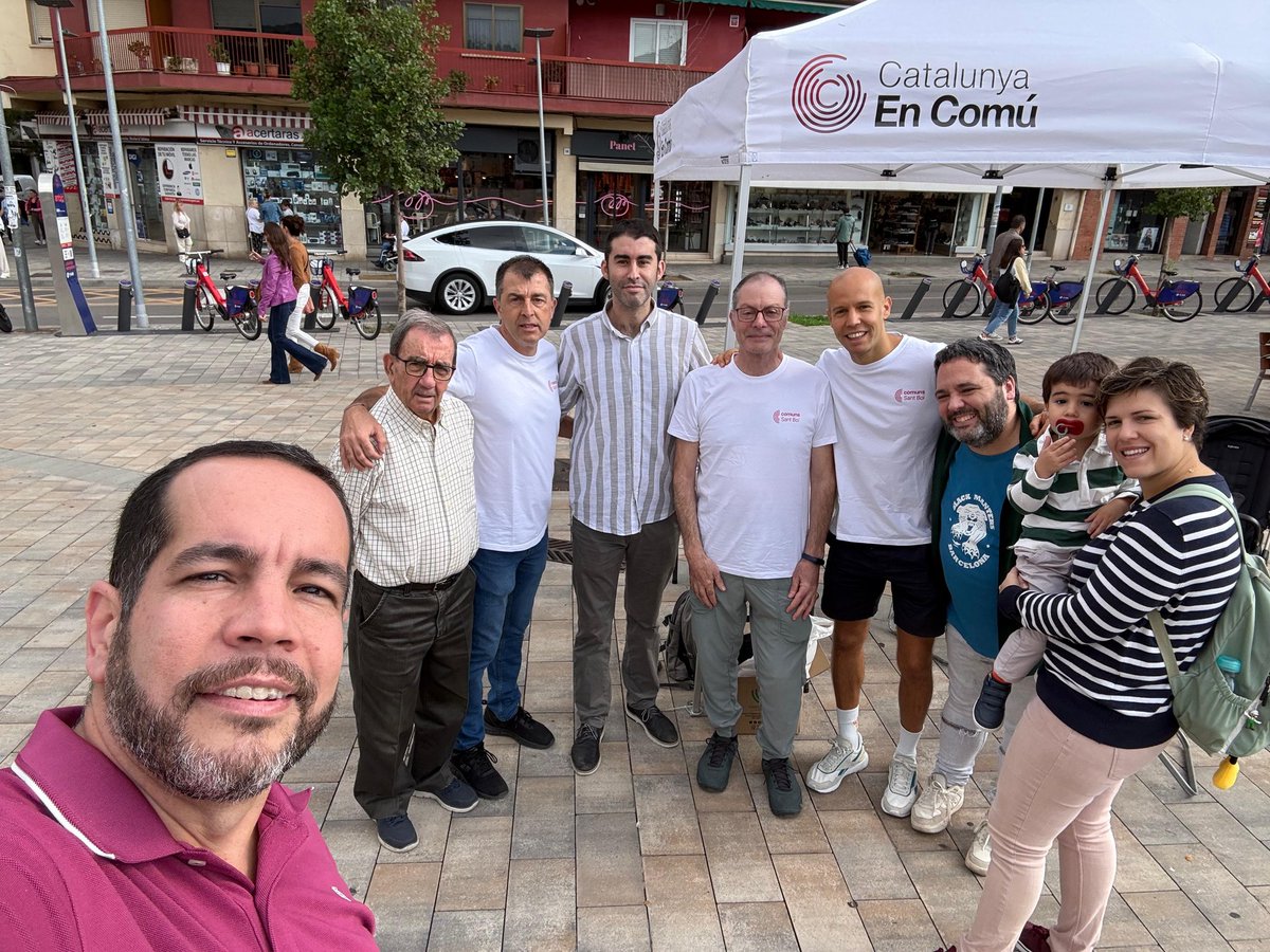 Matí a peu de carrer, a la Plaça del Mercat de la Muntanyeta o de la República, on per cert, hi falten arbres.