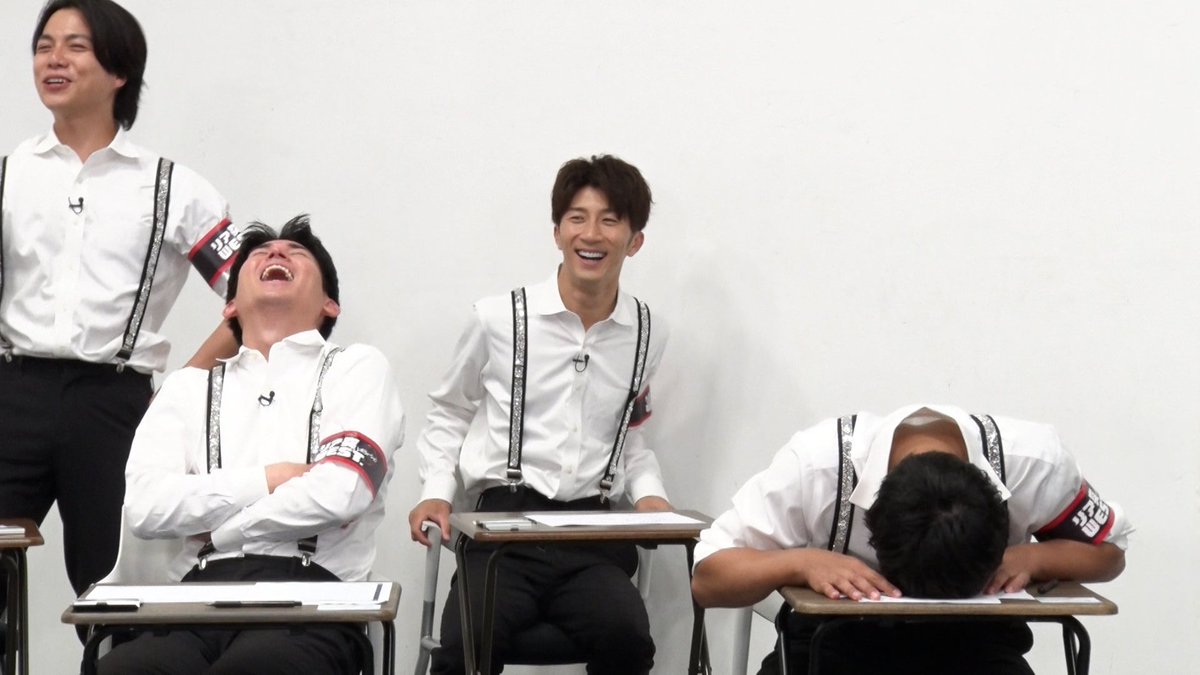 きょう深夜0時 #リア突WEST #ダジャレ1位はまさかの スタジオに協会を