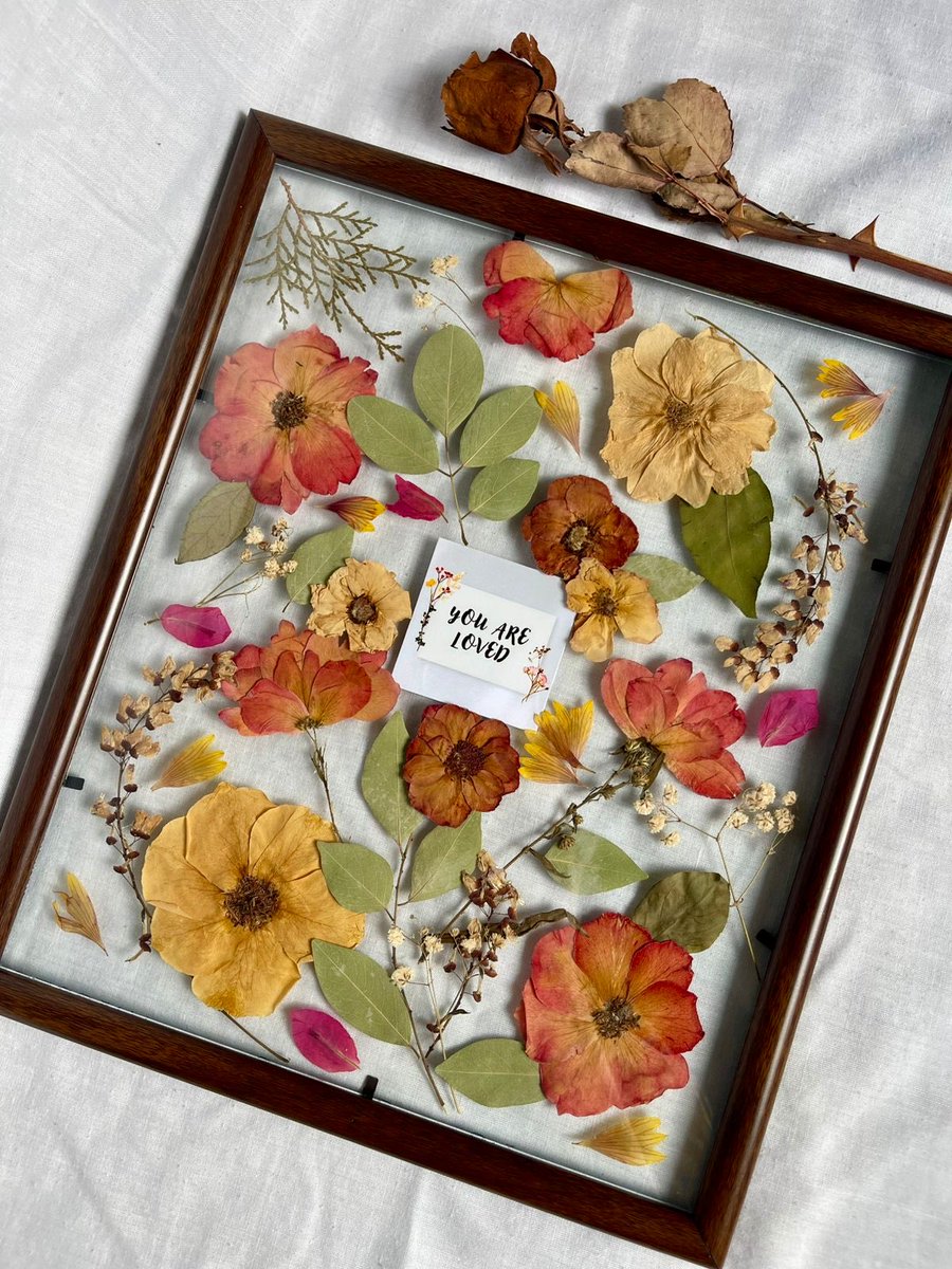 deadrozay's tweet photo. I’ve a small business on Instagram — (secretgarden_pk) 💐 I preserve flowers inside double-glass frames so your memories last forever. You can also add pictures, text, or dates to make them special ✨ https://t.co/6Ju1F9iknm