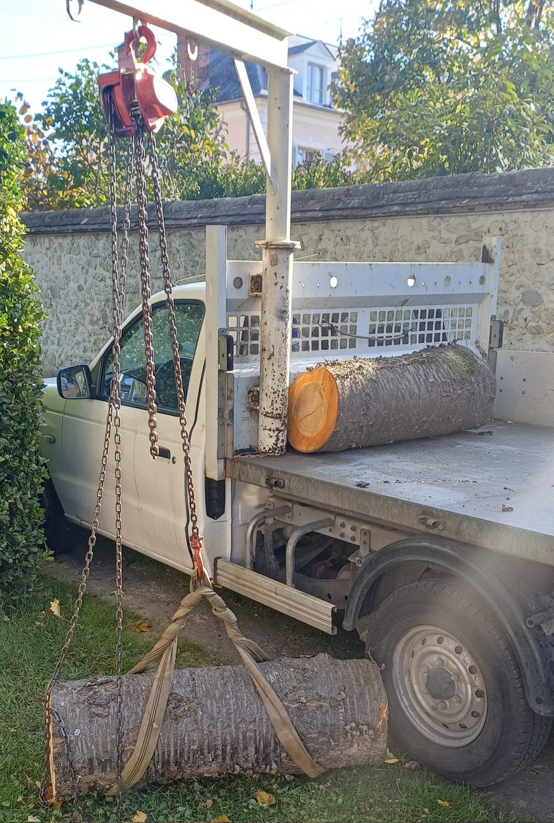 Cette semaine #valorisation de bois : du chêne pour de futures sculptures <a href="/CEAParisSaclay/">CEA Paris-Saclay</a> et du merisier pour des spatules/cuillères/bols etc à Fontainebleau.
#juliencolboc