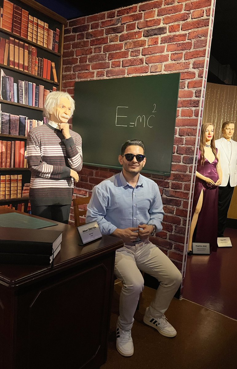 smhkb1's tweet image. #Physics  #Einstein 
Kralı ziyaret