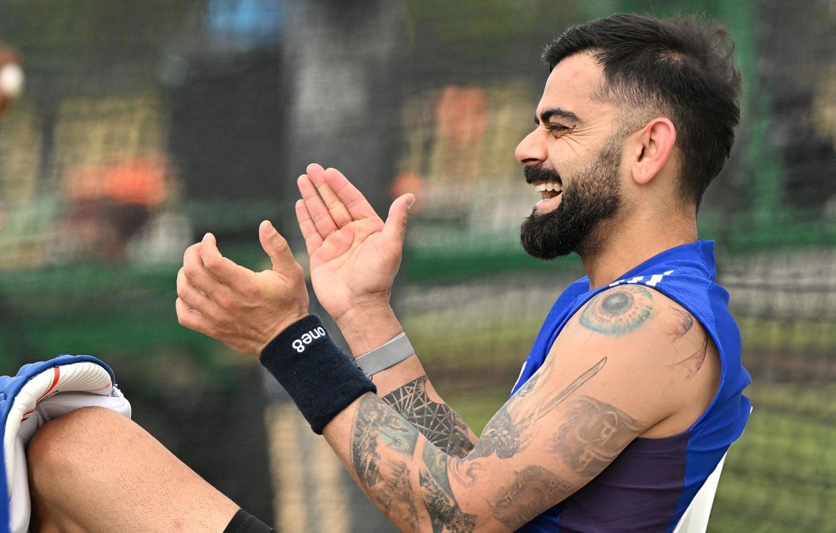 RahulYadav61762's tweet image. 🚨 VIRAT KOHLI IN A HAPPY MOOD DURING TODAY&apos;S PRACTICE AT PERTH. ♥️

#KingKohli #INDvsAUS #PracticeSession #ViratKohli𓃵