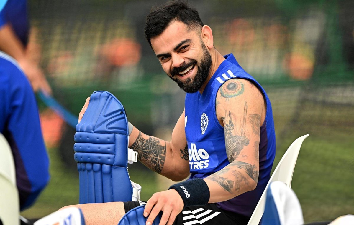RahulYadav61762's tweet image. 🚨 VIRAT KOHLI IN A HAPPY MOOD DURING TODAY&apos;S PRACTICE AT PERTH. ♥️

#KingKohli #INDvsAUS #PracticeSession #ViratKohli𓃵
