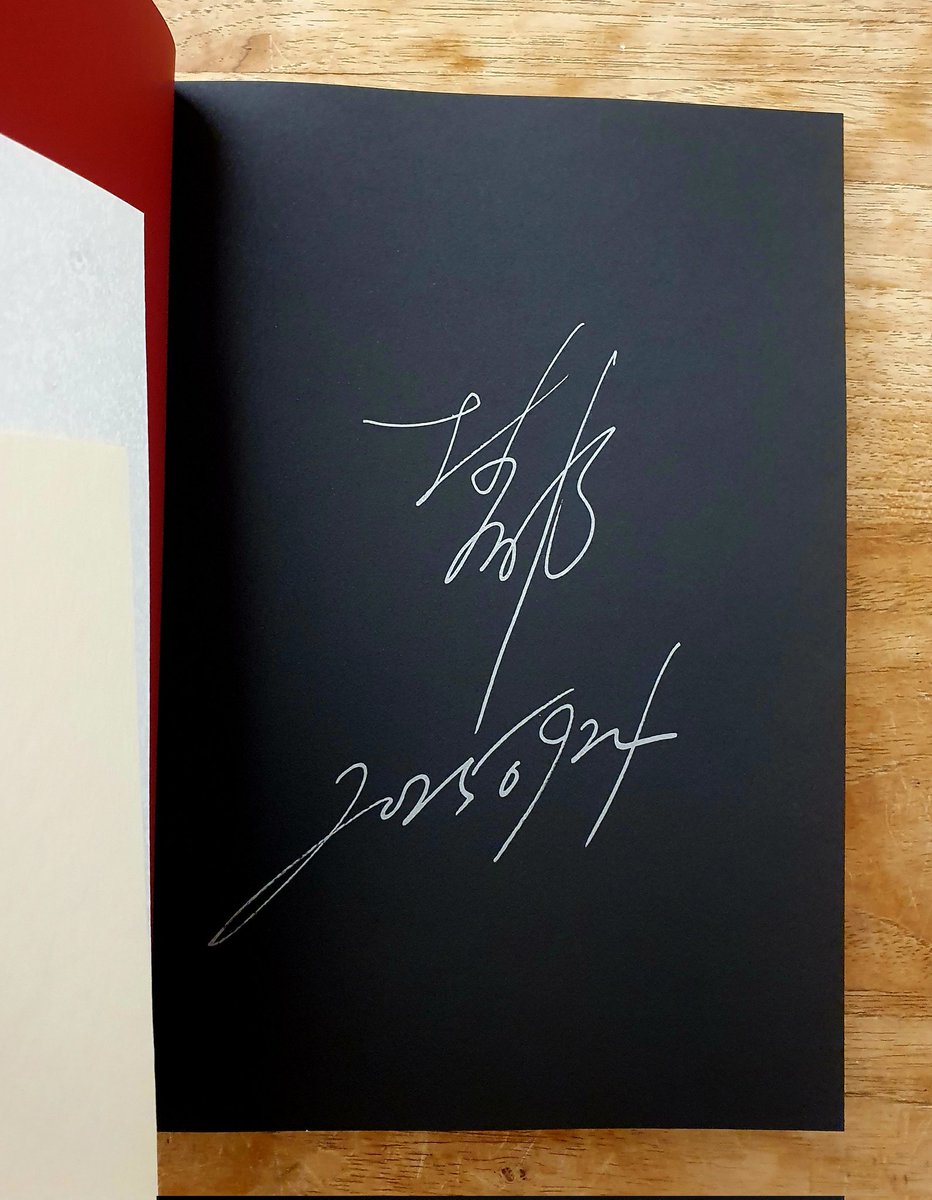 <어쩔 수 없다> 각본집 초판은 #박찬욱 감독의 싸인인쇄 한정본‼️

20일 이후 배송시작이라 선주문해놓고 기다리고 있었는데... 한권이 먼저 도착🤡

<올드보이>와 <친절한 금자씨>에서 함께한 #이승신 배우께서 좋아하시네요~🙏

#어쩔수가없다 #각본집 #초판 #싸인인쇄본 #을유문화사 #감사합니다