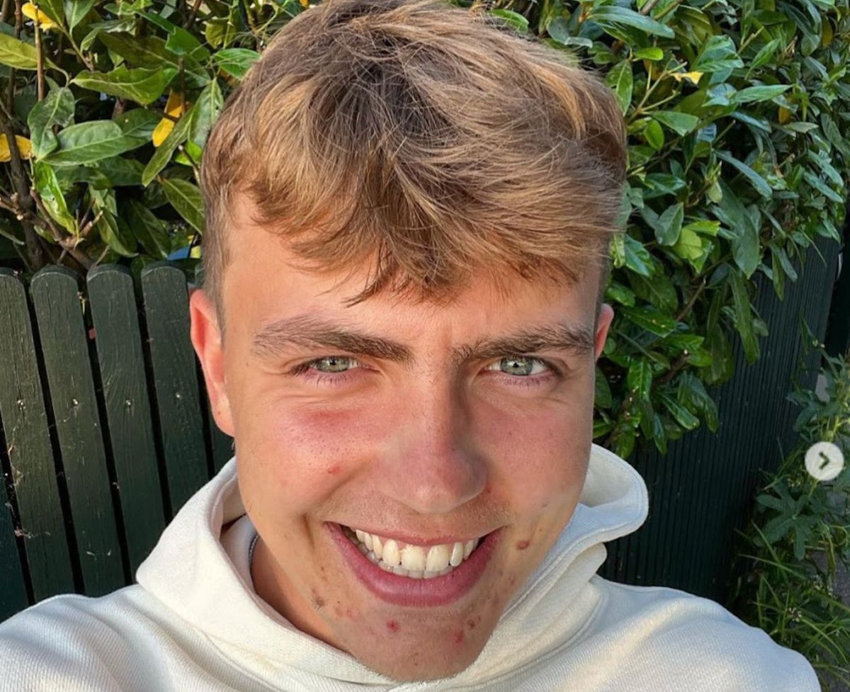 Sædvanligvis går Messerschmidt ikke af vejen for et rask slagsmål. Men når super-streamer Søndergaards forsvarstropper rykker frem, kan selv den mest hårdkogte toppolitiker få gele i knæene. Få hele historien i politik-podcasten UdenFilter.
Lyt her: podcasts.apple.com/dk/podcast/bor…