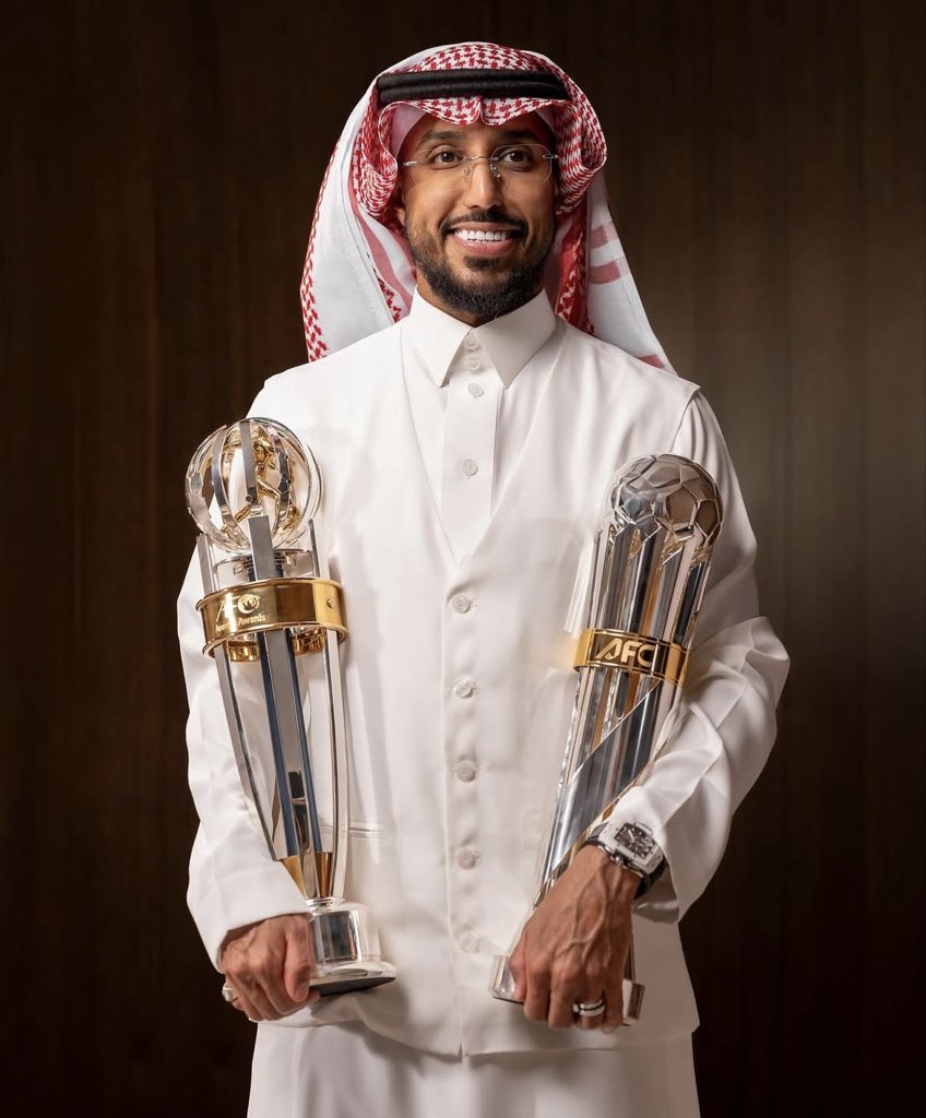 أفضل لاعب في تاريخ الكرة السعودية 🇸🇦
افضل لاعب سعودي عبر التاريخ رسميًا!!

سالم بن محمد الدوسري خلال 14 عام يسطر تاريخ عظيم جدًا حقق كل الانجازات الممكنه تأثير طاغي على #الهلال والمنتخب السعودي، سالم حضور محلي آسيوي عالمي اعتلى المنصات بمختلف منافساتها، مقارنته مع غيره مضيعه