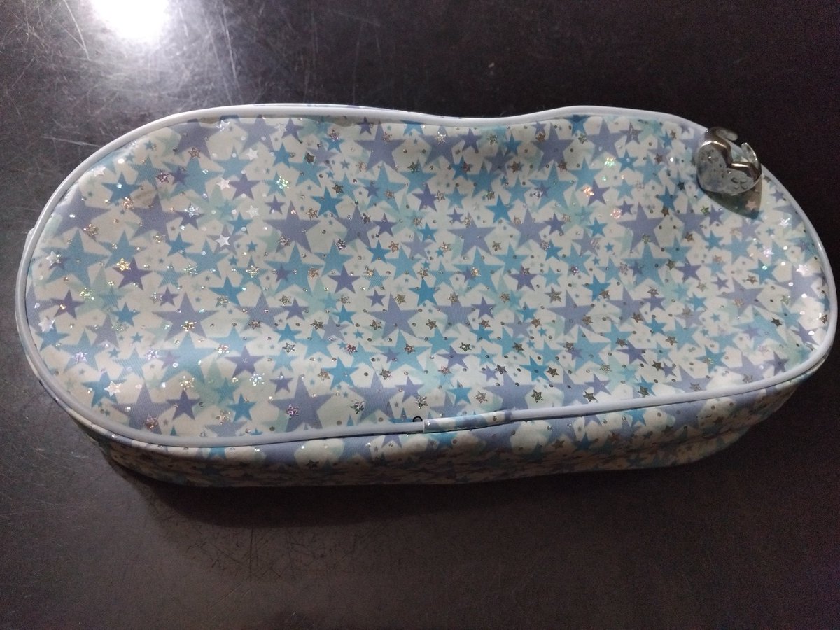 Feeling too txtpilled whenever i bring out this bag in classes