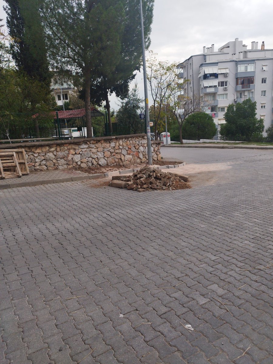 DePointe's tweet photo. Ama şunları da alsanız çok iyi olur Birazdan yağmur geliyor Burası çamur içinde olacak muhtemelen https://t.co/mGOqqulZuV