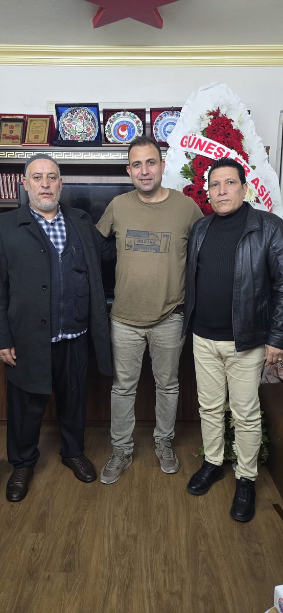 Bugün, Halep Türkmenlerinin köklü ve saygın aşiretlerinden Güneç (Güneş) Aşireti’nin önde gelen temsilcileri, nezaket ziyaretinde bulundular

استقبلتُ اليوم وفداً كريماً من وجهاء وأعيان عشيرة كناج (غُنيش)، إحدى العشائر التركمانية العريقة والبارزة في محافظة حلب.