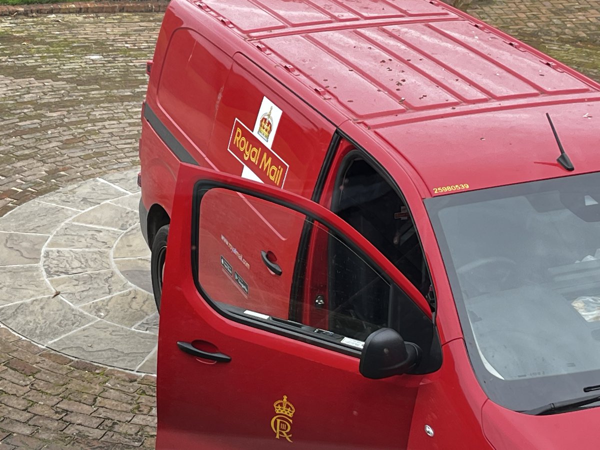 countrymousie's tweet image. I must away, there is a unicorn at the door 
#MailMan 
#RoyalMail