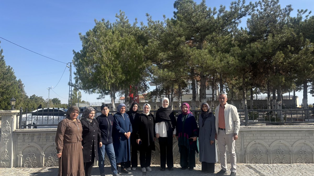 akgul_aysel's tweet photo. 📍Evren 

Genel Merkez MKYK Üyemiz ve Ankara Koordinatörümüz Gülsüm Sezer Karataş ile birlikte Evren Belediye Başkanımız @UnsalHusamettin’i ziyaret ettik. Nazik ev sahipliği ve misafirperverliği için teşekkür ediyorum. https://t.co/YE0DZ79m63